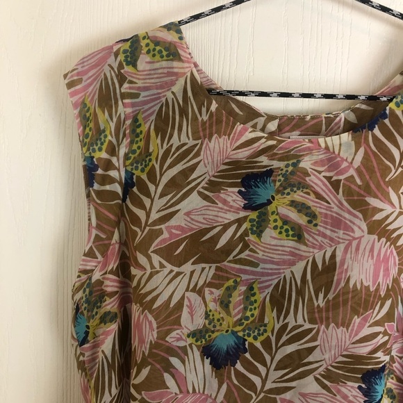 CAbi Tropical Print Parlor atop Split Back Layered Tank Blouse Women’s Size M - Picture 4 of 7